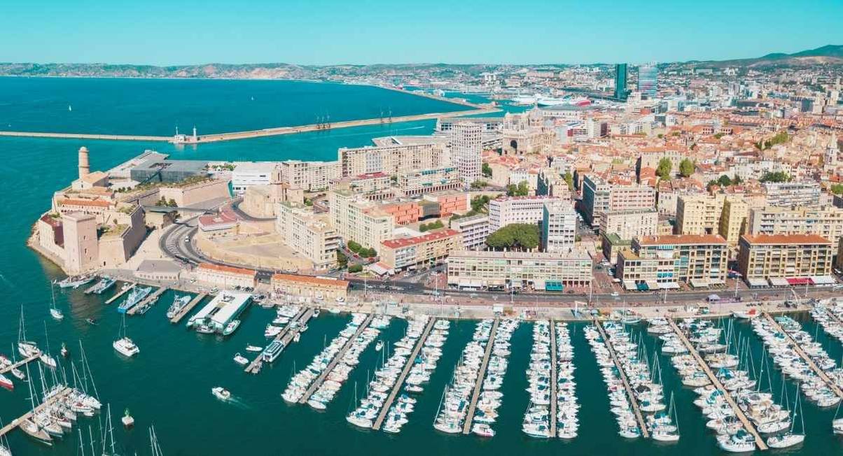 Vieux Port de Marseille avec bateaux et front de mer